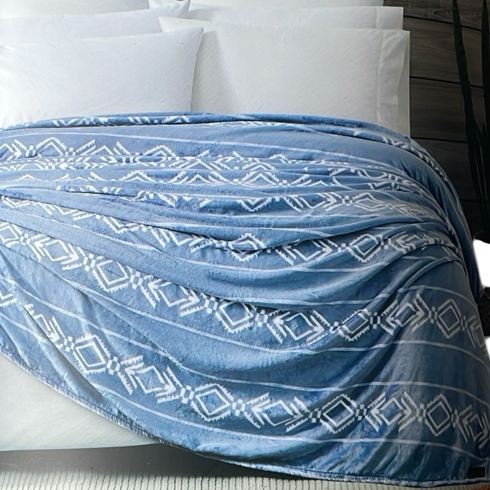 Frye - Queen Plush Blanket